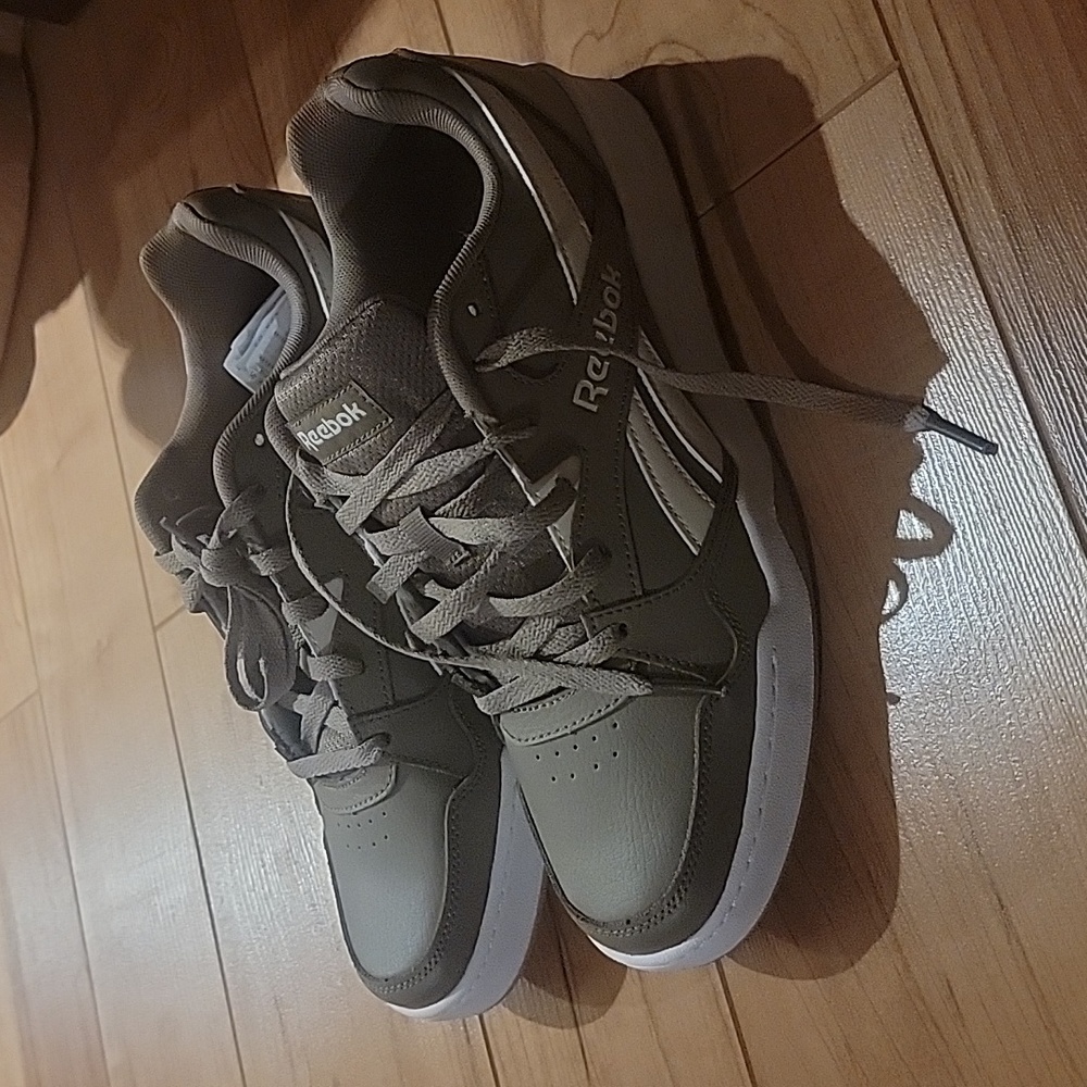Reebok Classic Glide Leather Sneakers Men's New never worn but no tags.